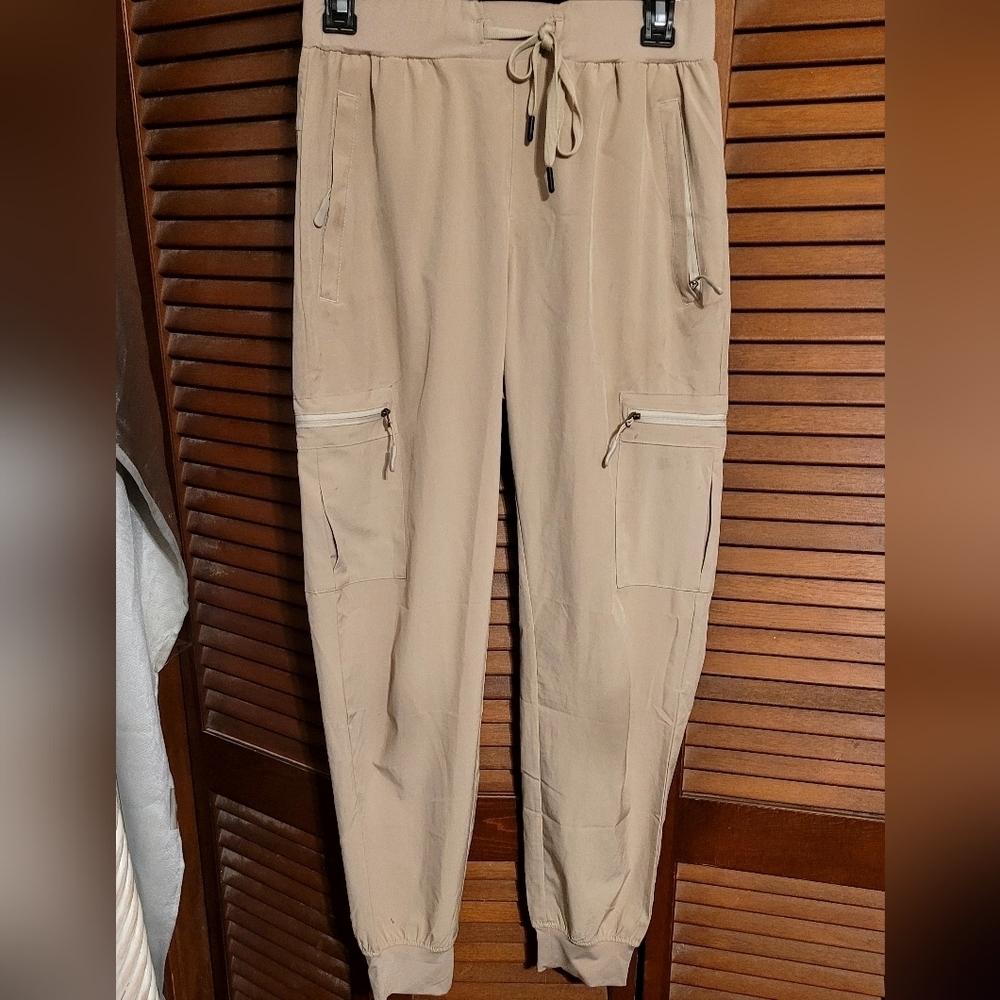 Ladies Feather Light Khaki Joggers/ Cargo Pants. Size Small. Sooo Comfortable.